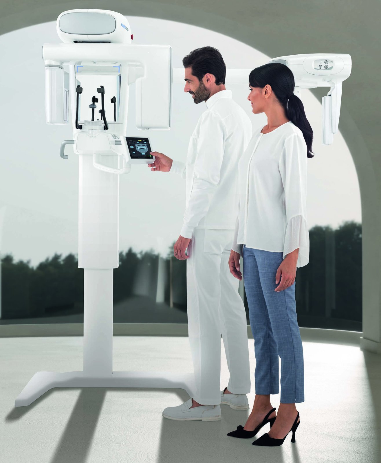 Dentist and patient with the Castellini EOS Compact